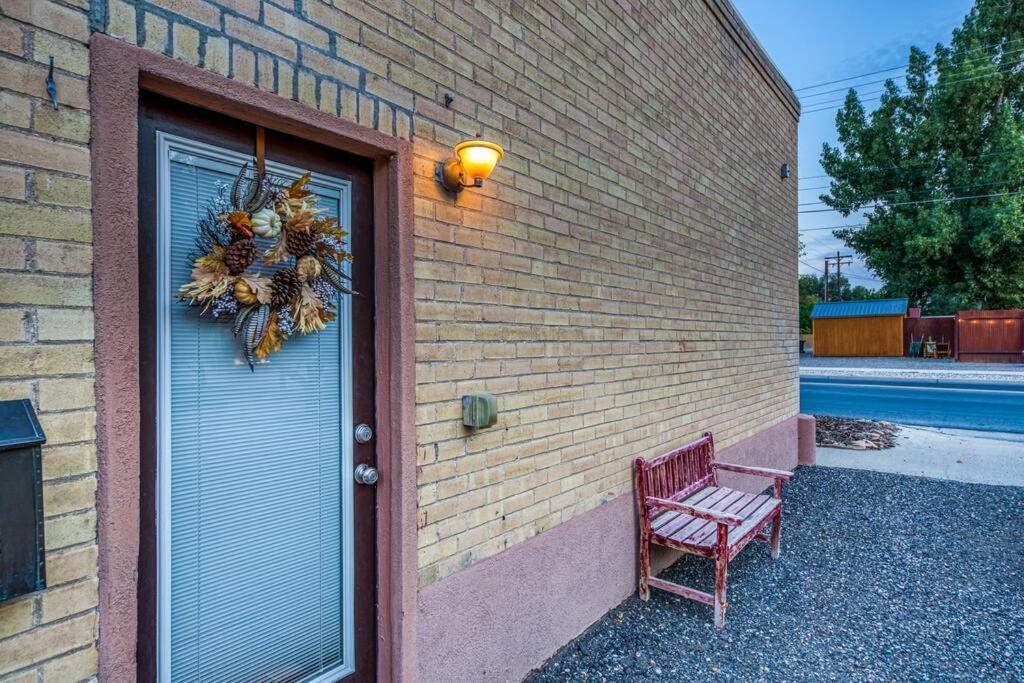 The Lovemore Inn~Hot Tub~Cheerful Carriage Home Delta Exterior foto